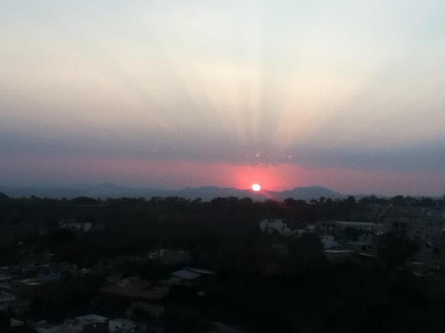  Lever du soleil dans le ciel 